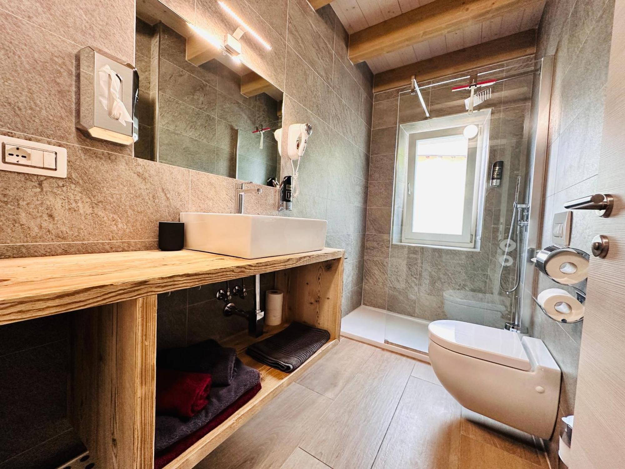 Casa Tosca - Holiday Home Torbole Sul Garda Eksteriør billede