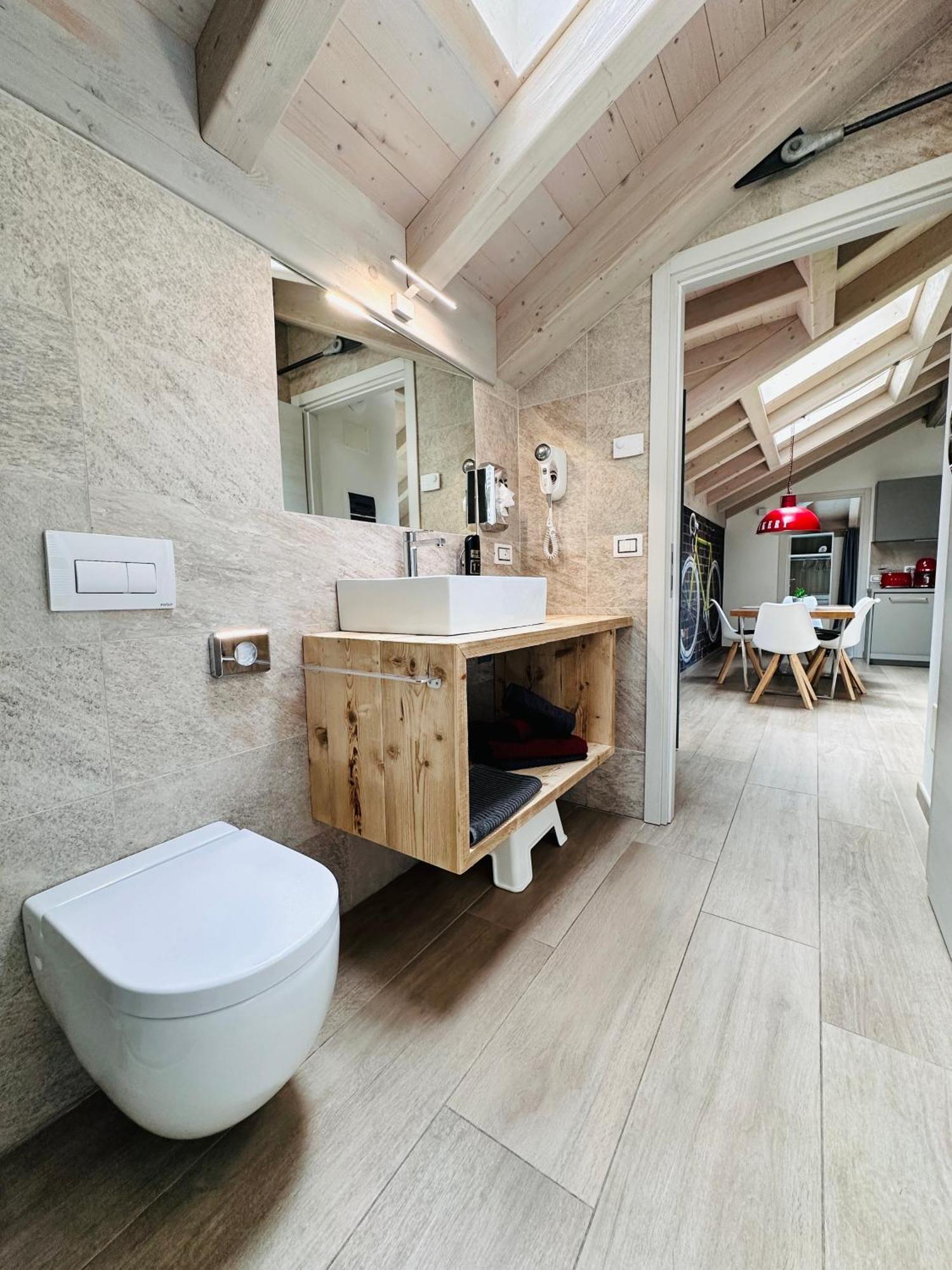 Casa Tosca - Holiday Home Torbole Sul Garda Eksteriør billede